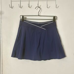 Lululemon V-Waist Mid-Rise Tennis Skirt
Night Sea White Size 8